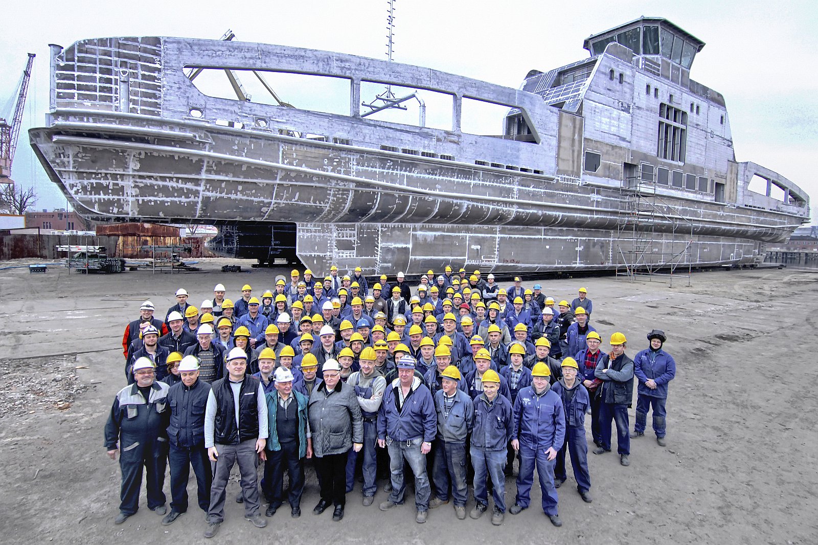 Aluship production team in front of Ampere1 hull, just before it's dispatch (2014)